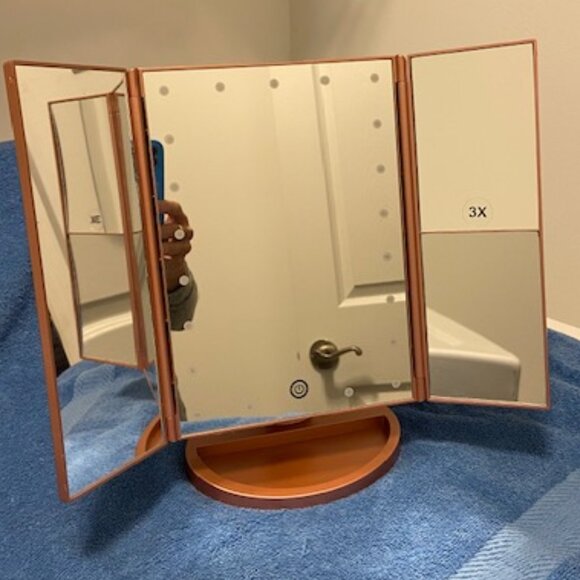 Infitrans lighted make up mirror - Picture 2 of 6